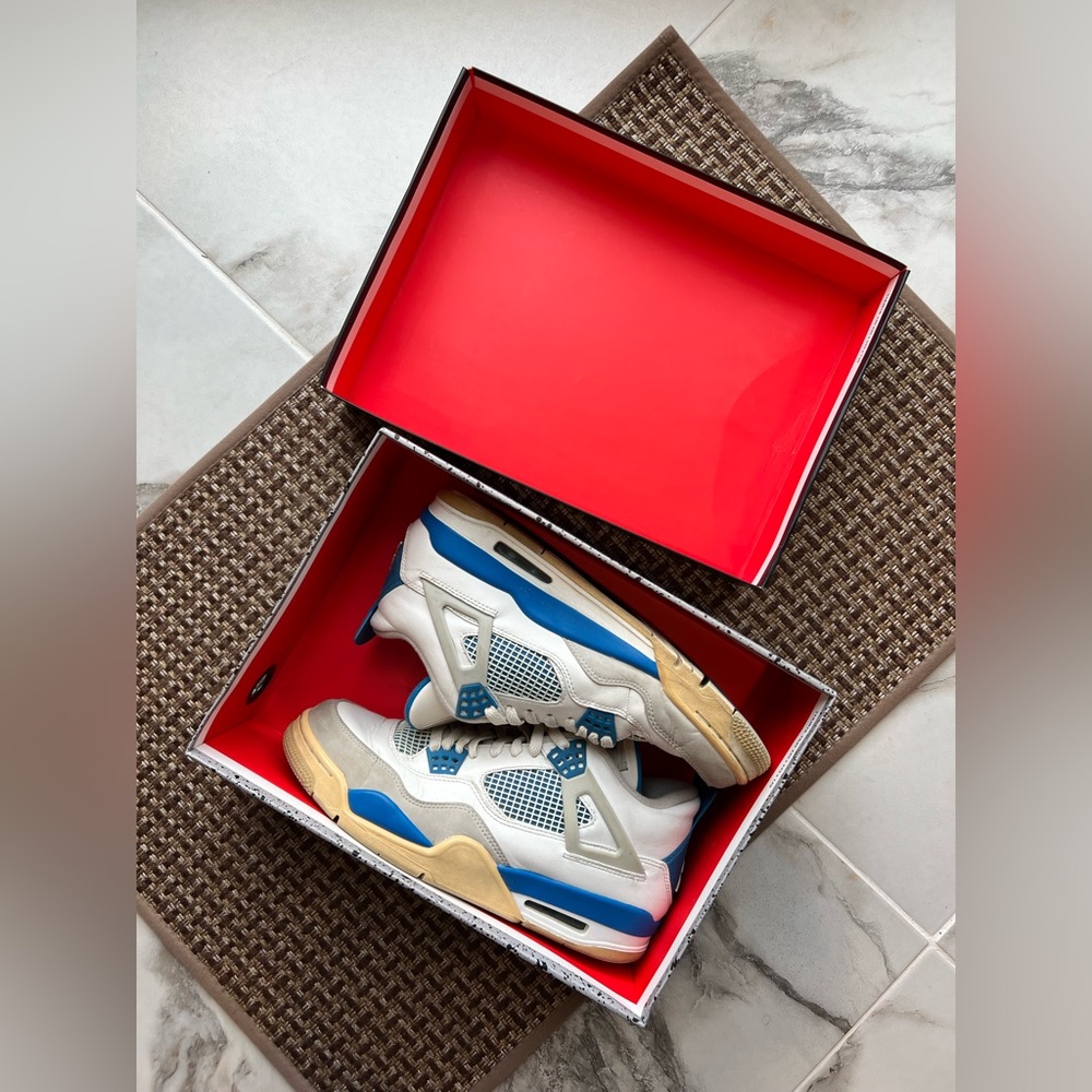 AIR JORDON 4 Retro Military Blue — Men’s Size 9.5 — BOX — USED
